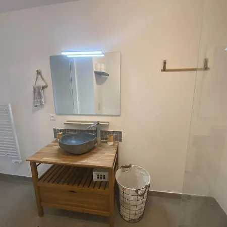 Charming One-bedroom Apartment *